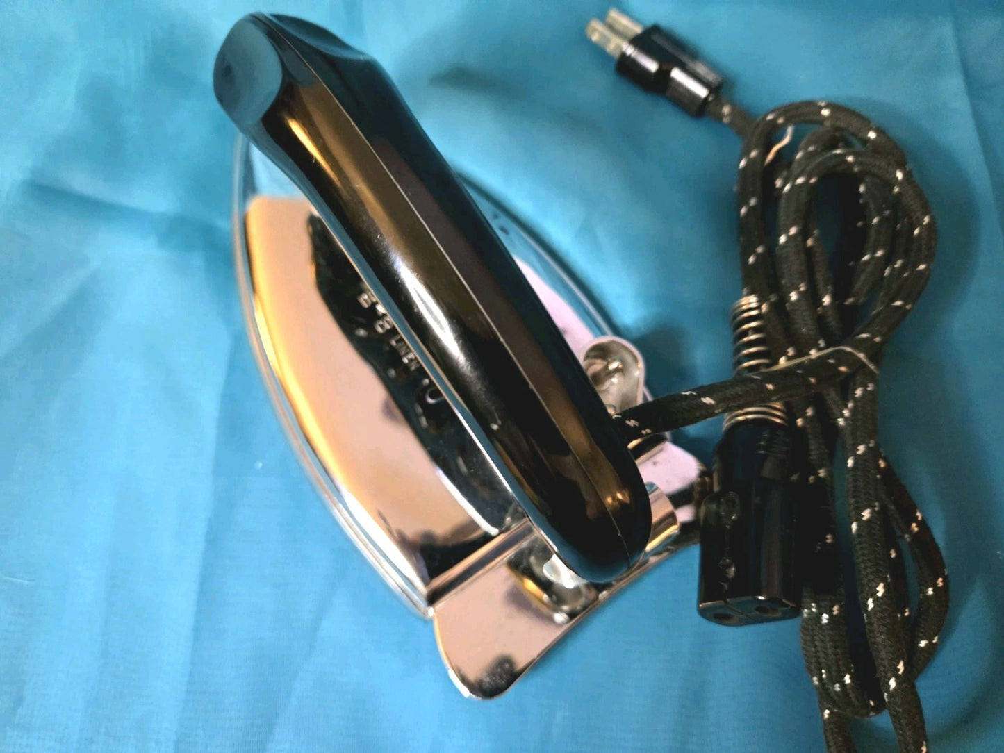 Vintage Durabuilt Companion Folding Travel Iron (AC/DC) with Case - *Tested Good