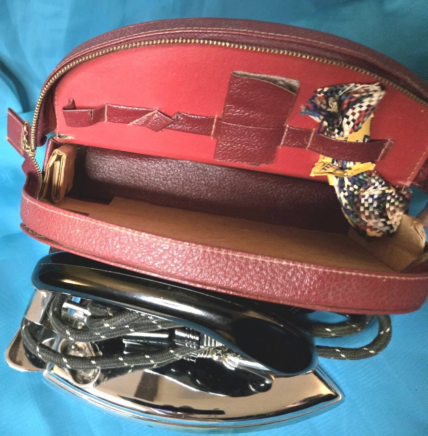 Vintage Durabuilt Companion Folding Travel Iron (AC/DC) with Case - *Tested Good